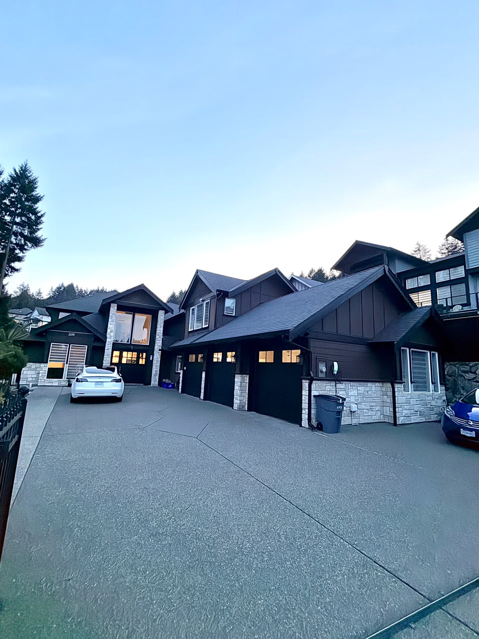 Daytime look: custom colour-matched tracks blend discreetly into the roofline.